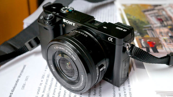 Sony A6000 : L'hybride photo entrée de gamme à acheter en 2020 ? - 